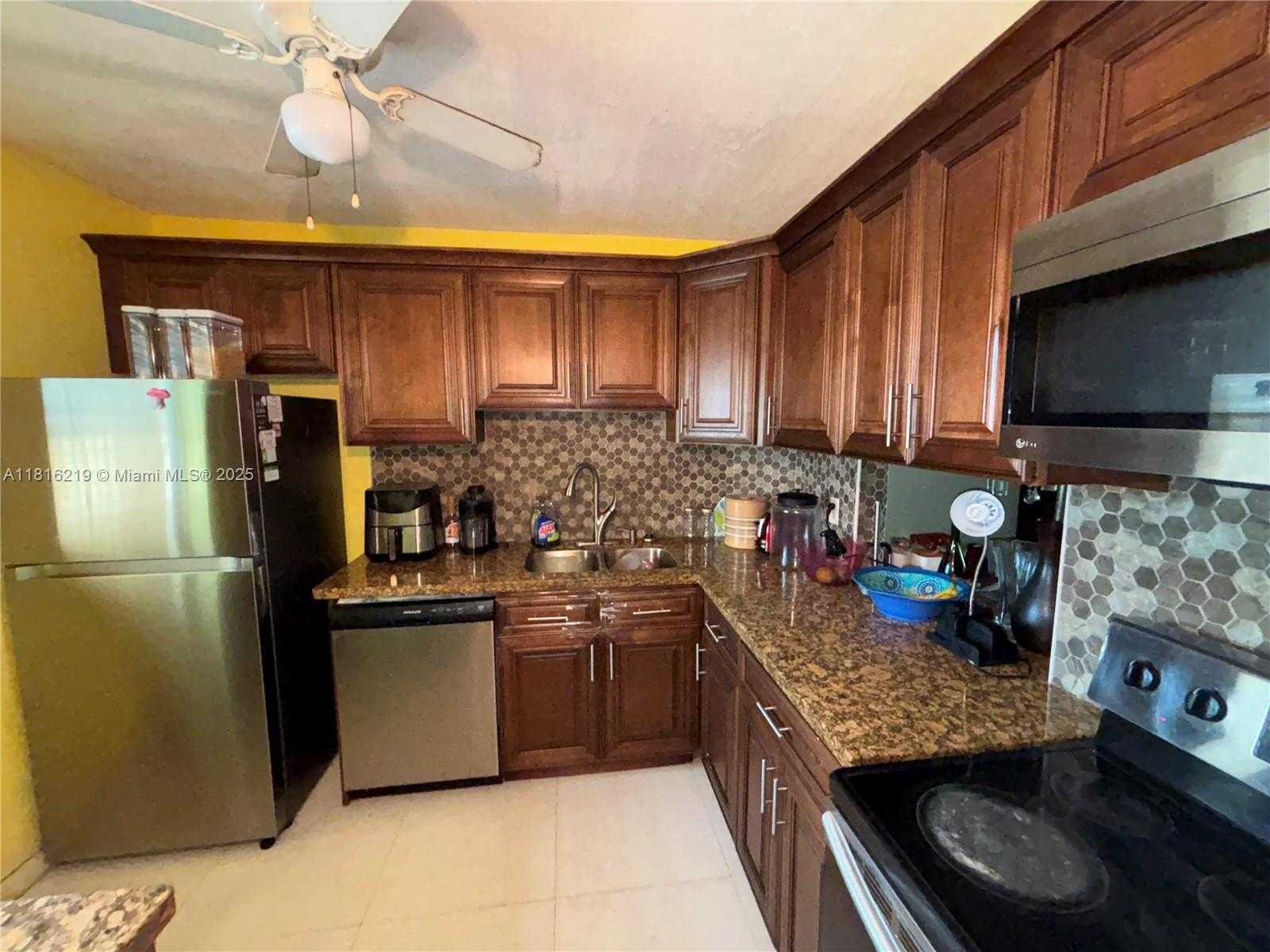 Small Image of 301 CAMBRIDGE RD #302, Hollywood Number 9