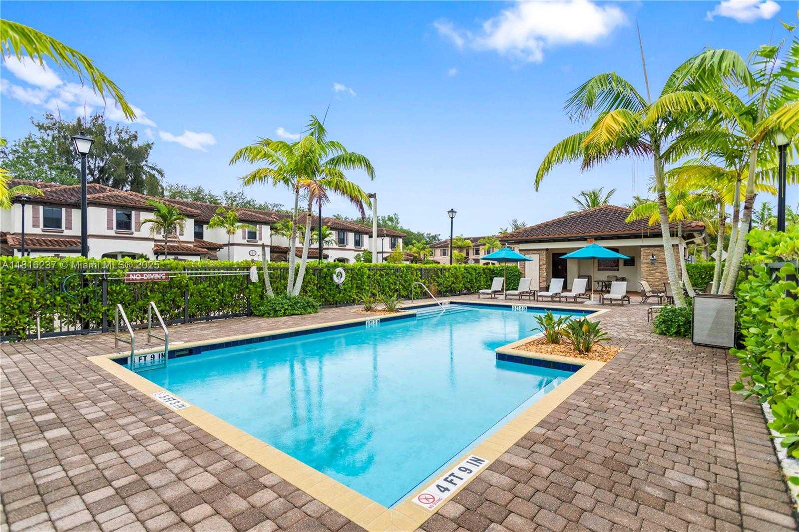 Small Image of 6496 SOUTH ANISE CT, Davie Number 2