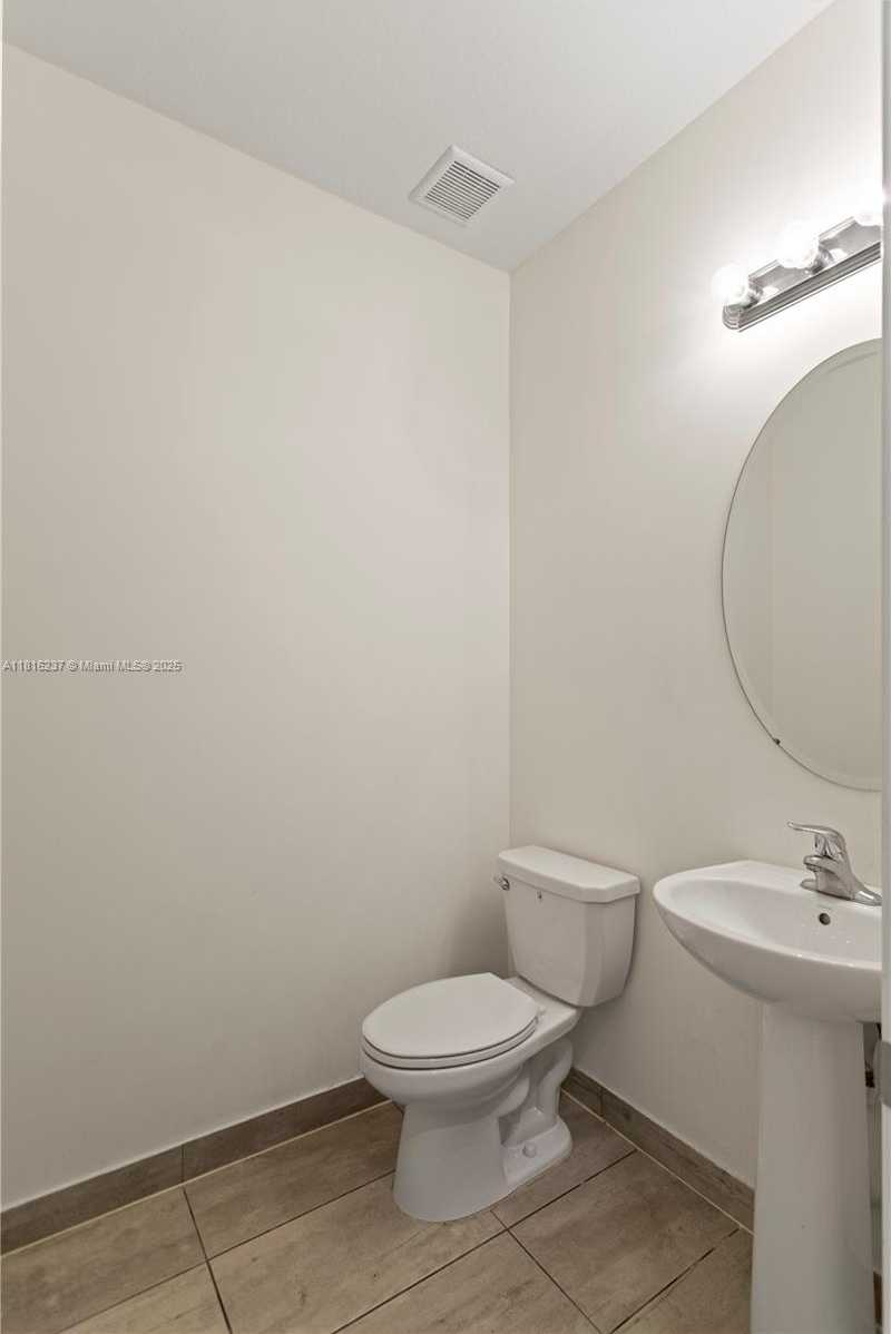 Small Image of 6496 SOUTH ANISE CT, Davie Number 22