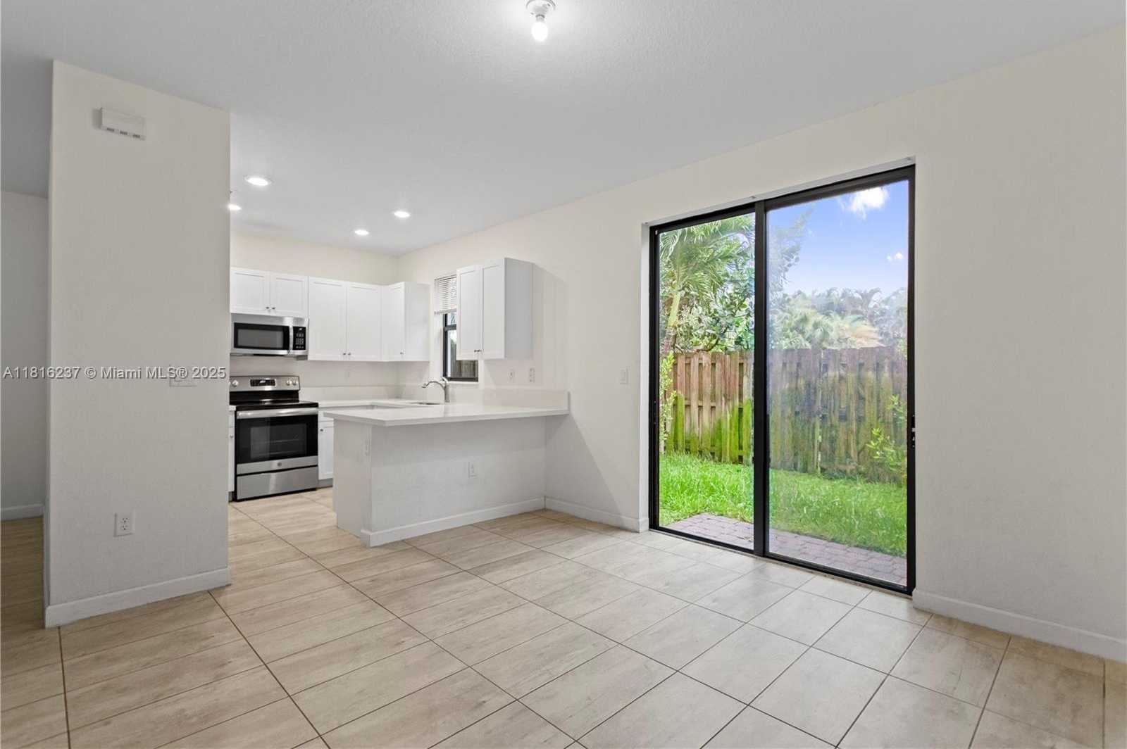 Small Image of 6496 SOUTH ANISE CT, Davie Number 28
