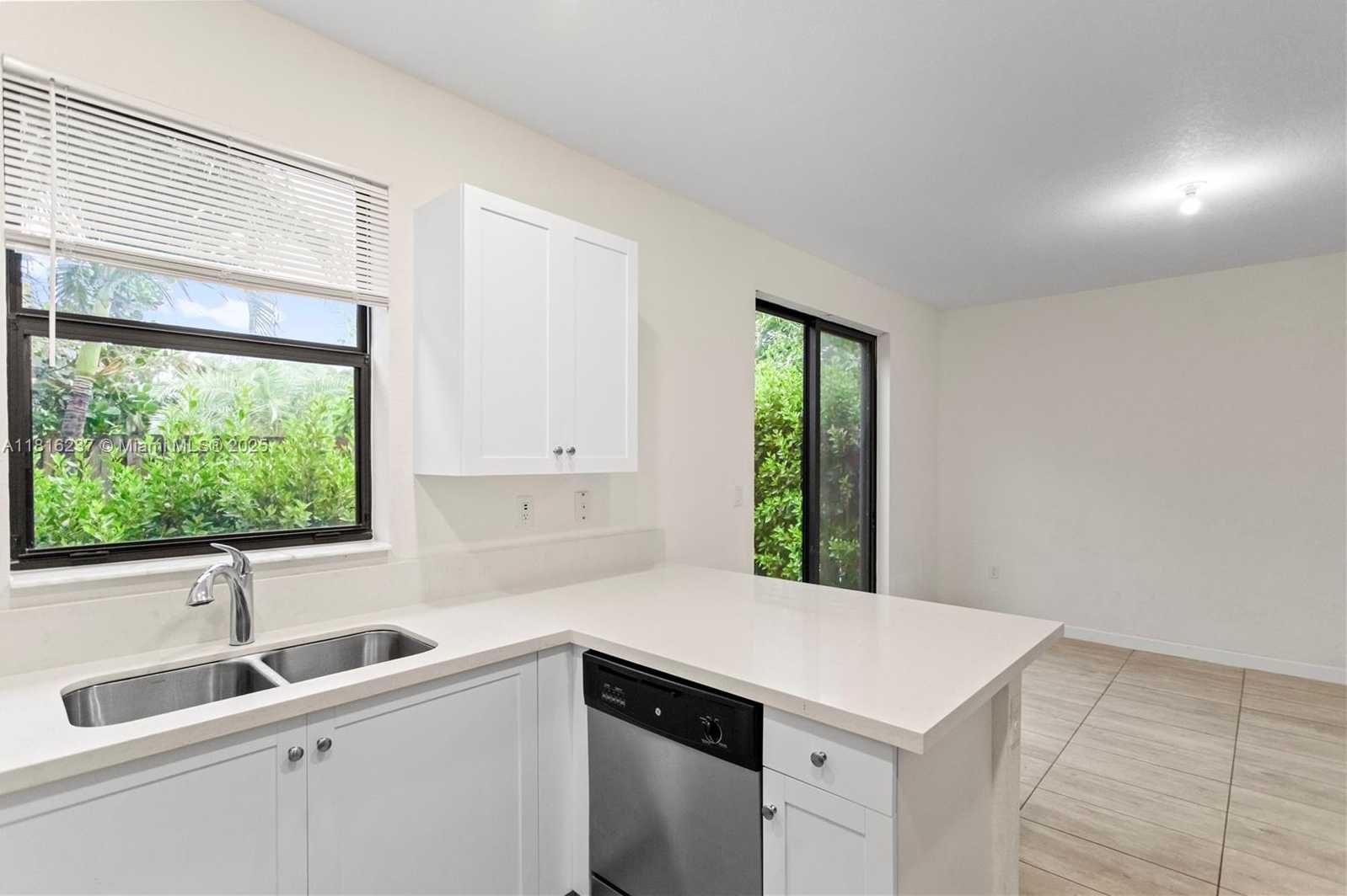 Small Image of 6496 SOUTH ANISE CT, Davie Number 33