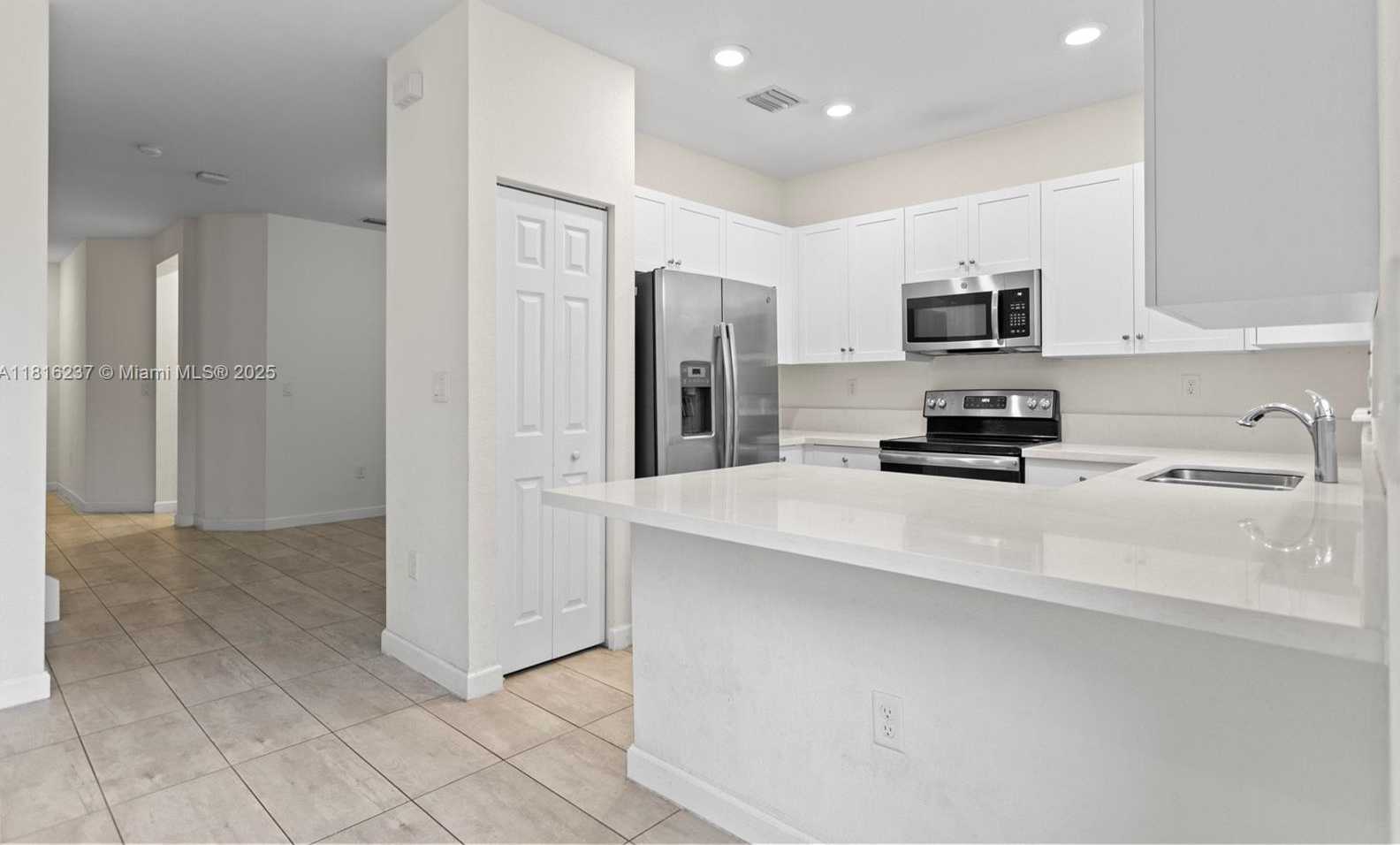 Small Image of 6496 SOUTH ANISE CT, Davie Number 36