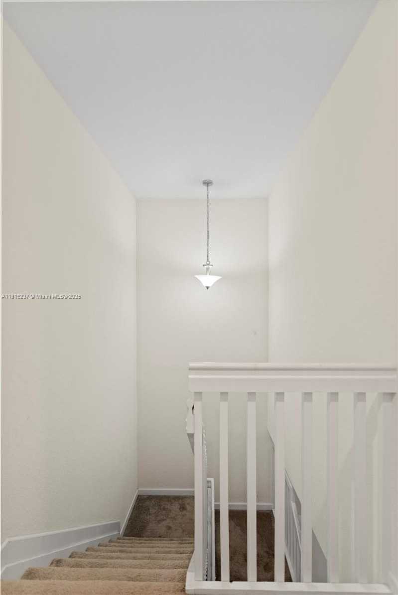 Small Image of 6496 SOUTH ANISE CT, Davie Number 38