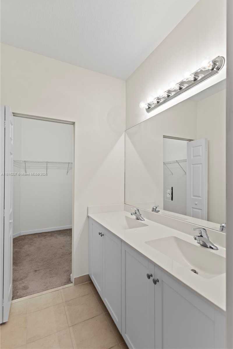 Small Image of 6496 SOUTH ANISE CT, Davie Number 45