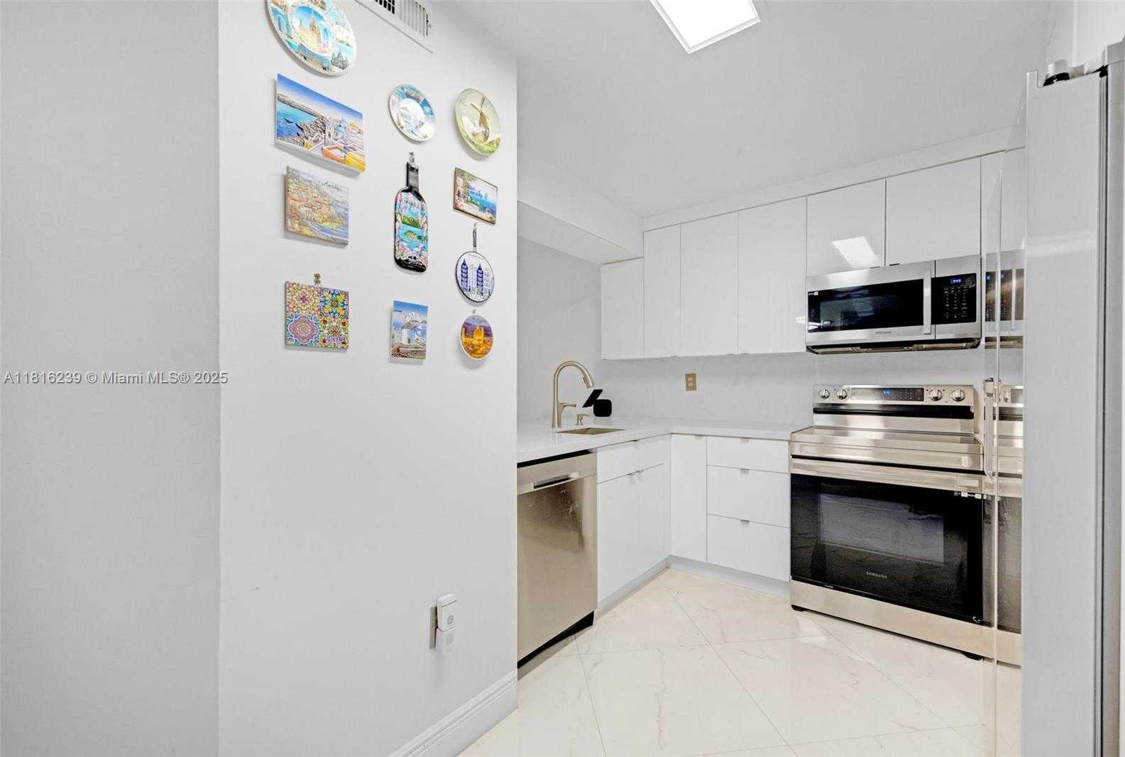 Small Image of 15499 NORTH MIAMI LAKEWAY N #208, Miami Lakes Number 16