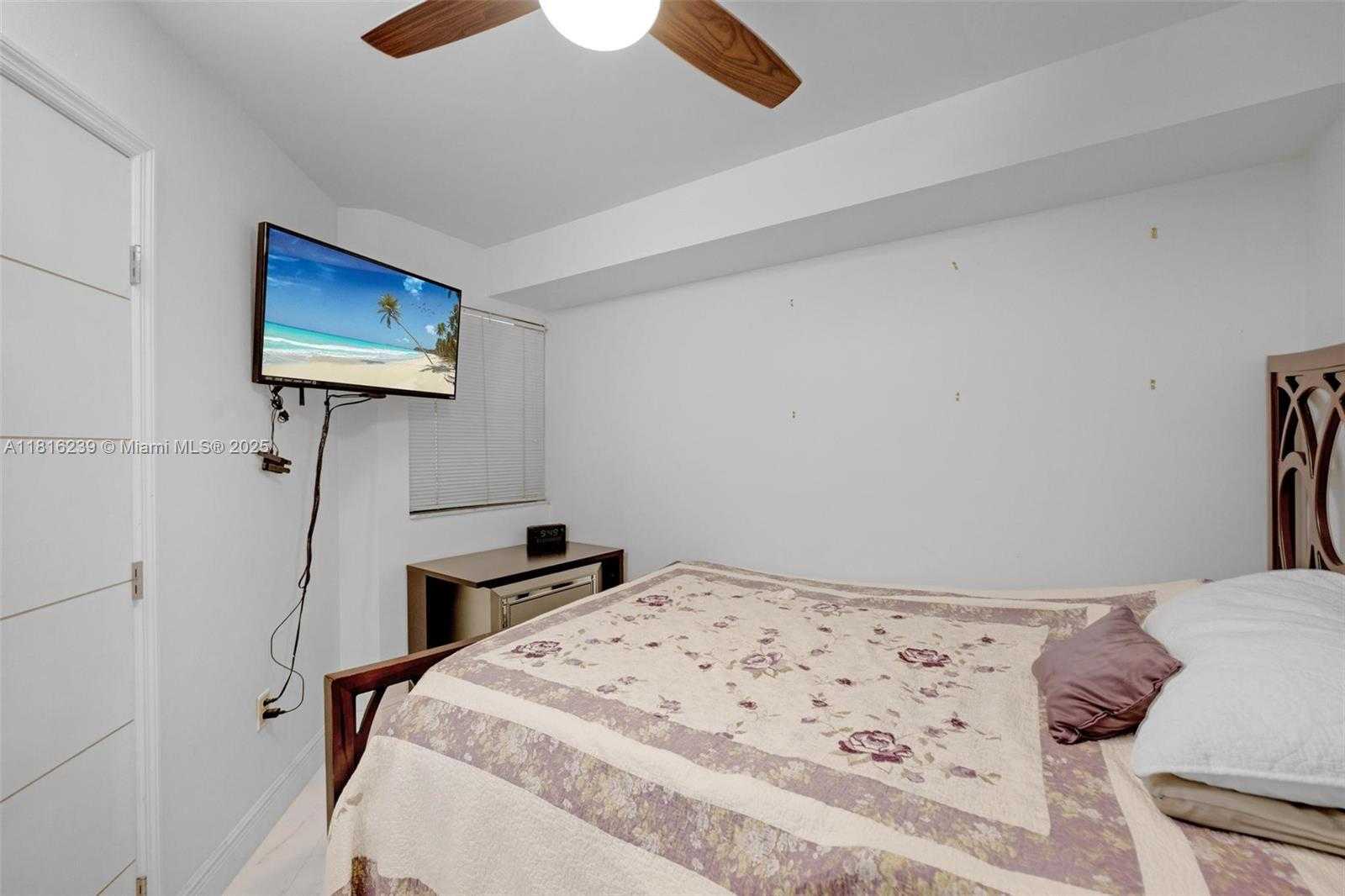 Small Image of 15499 NORTH MIAMI LAKEWAY N #208, Miami Lakes Number 28