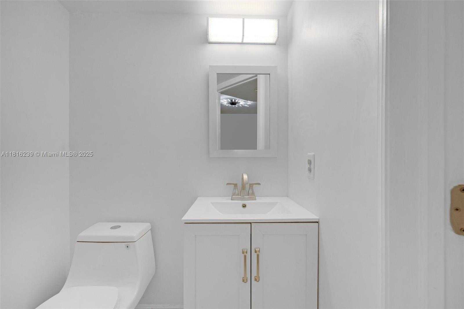 Small Image of 15499 NORTH MIAMI LAKEWAY N #208, Miami Lakes Number 30