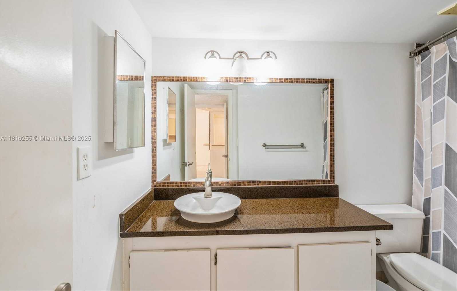 Small Image of 18151 NE 31st Ct, Aventura, FL 33160, USA Number 19