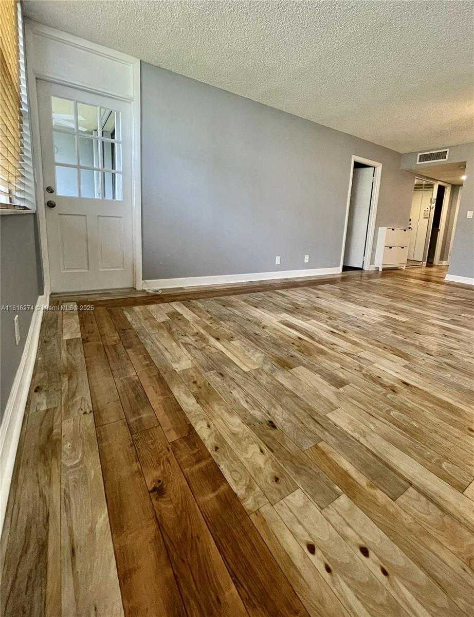 Small Image of 2751 TAFT ST #107, Hollywood Number 9