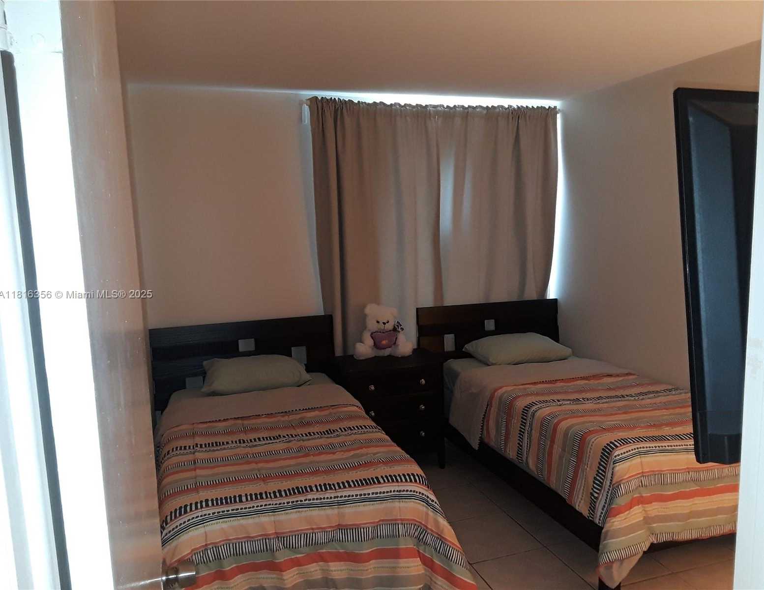 Small Image of 250 180TH DR #159, Sunny Isles Beach Number 5