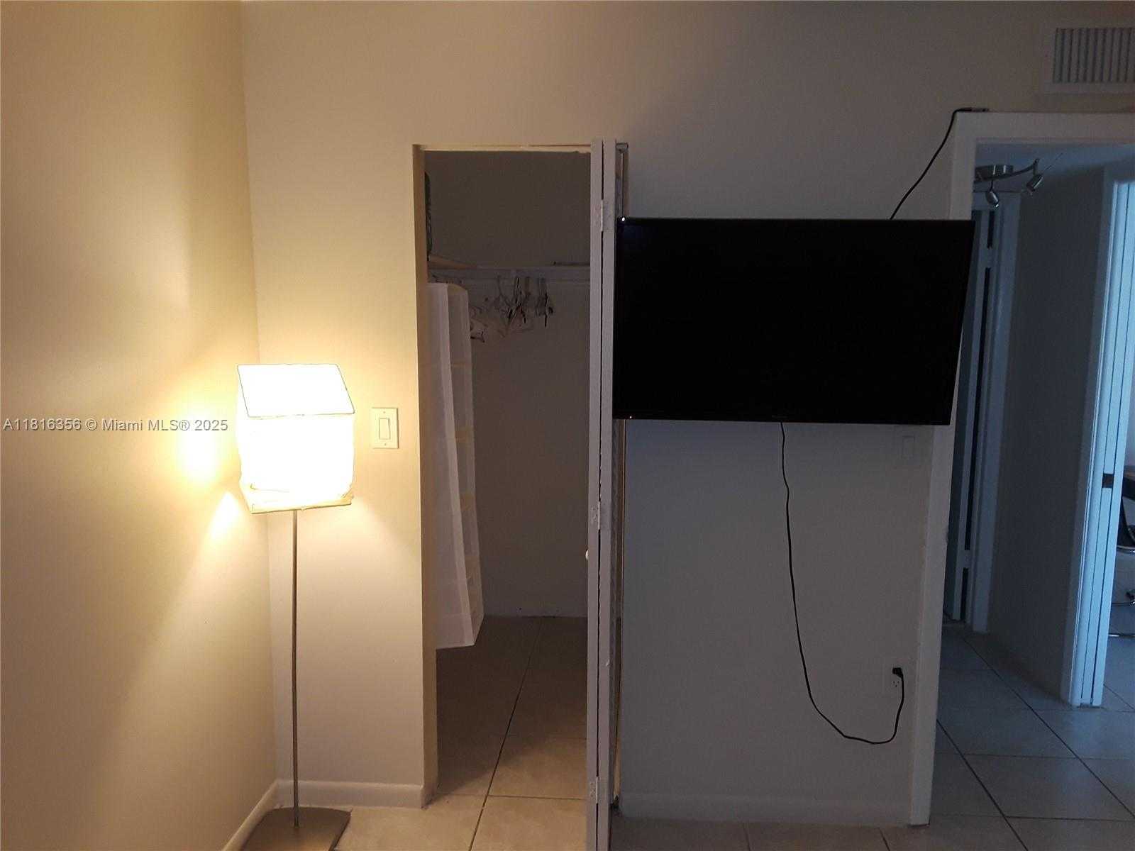 Small Image of 250 180TH DR #159, Sunny Isles Beach Number 6