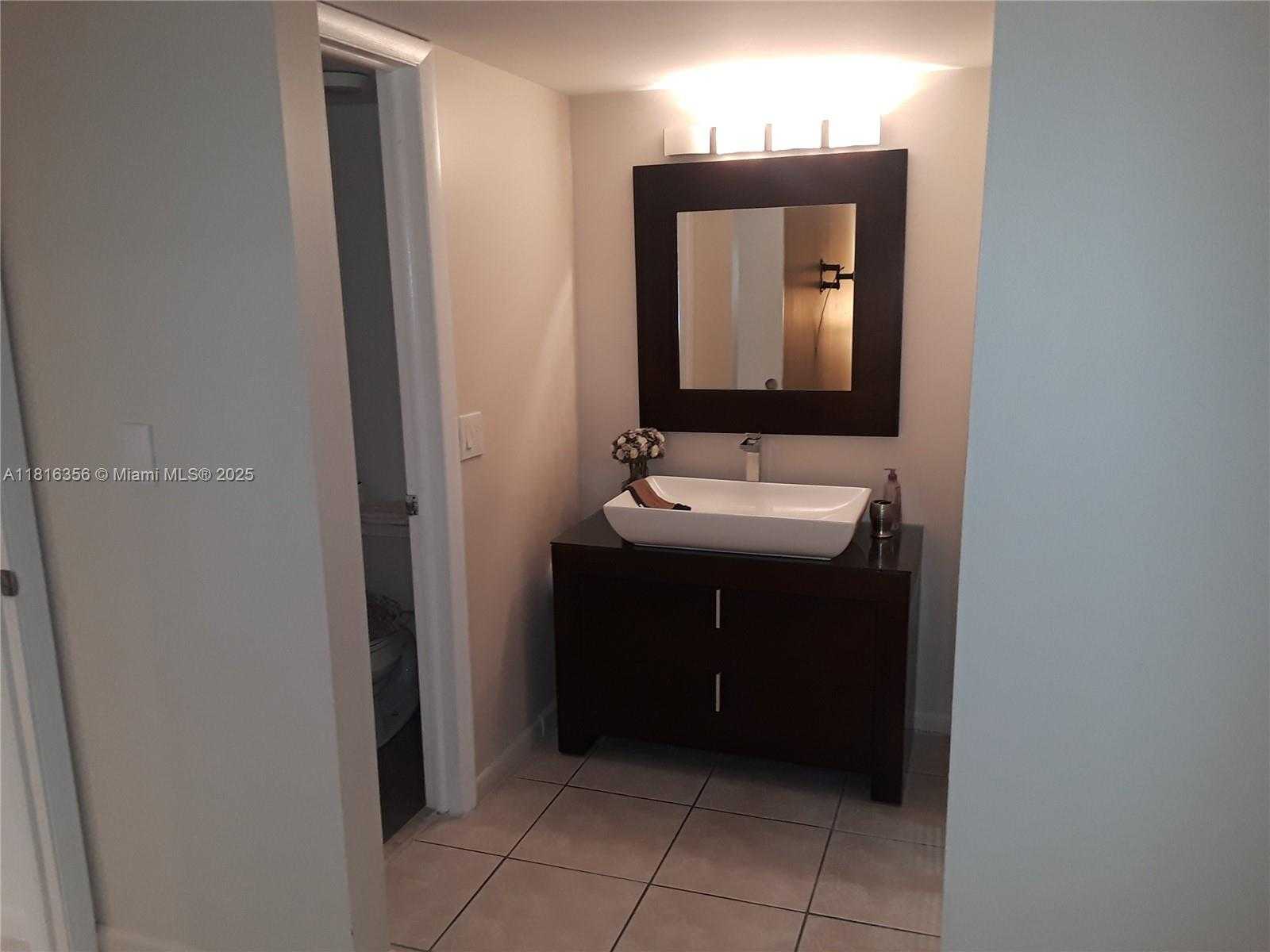 Small Image of 250 180TH DR #159, Sunny Isles Beach Number 7