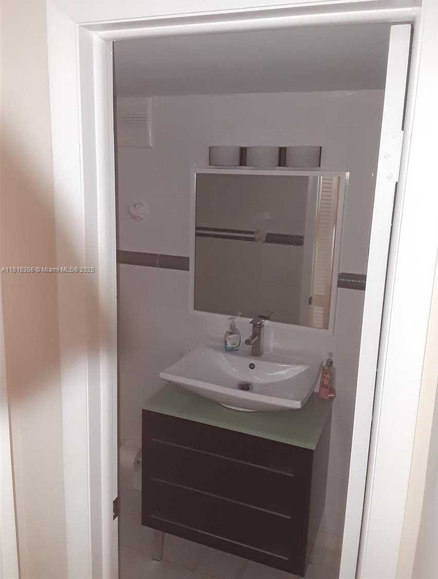 Small Image of 250 180TH DR #159, Sunny Isles Beach Number 8