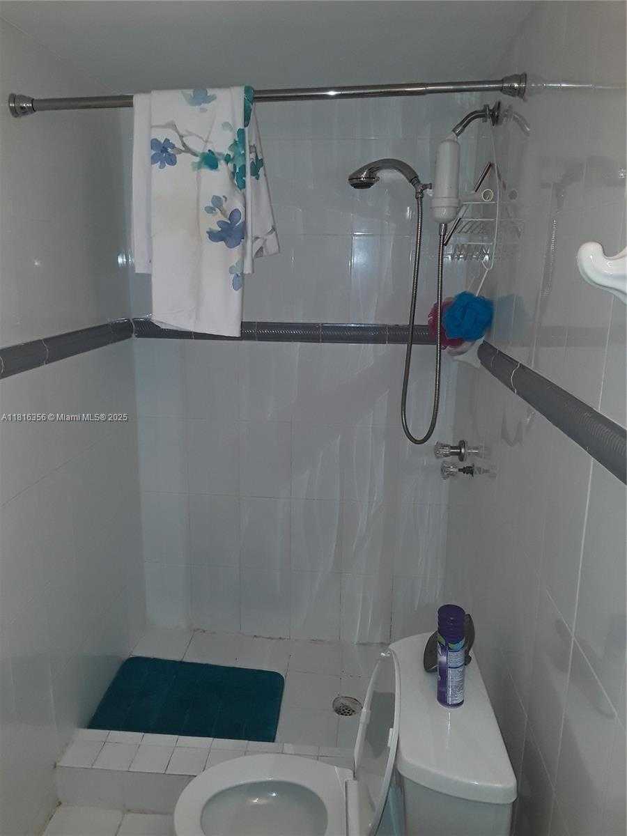 Small Image of 250 180TH DR #159, Sunny Isles Beach Number 9