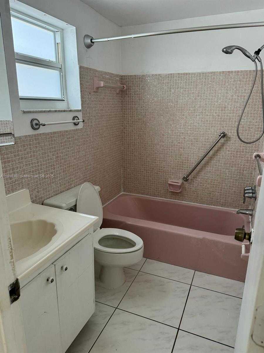 Small Image of 1747 RODMAN ST #203, Hollywood Number 10