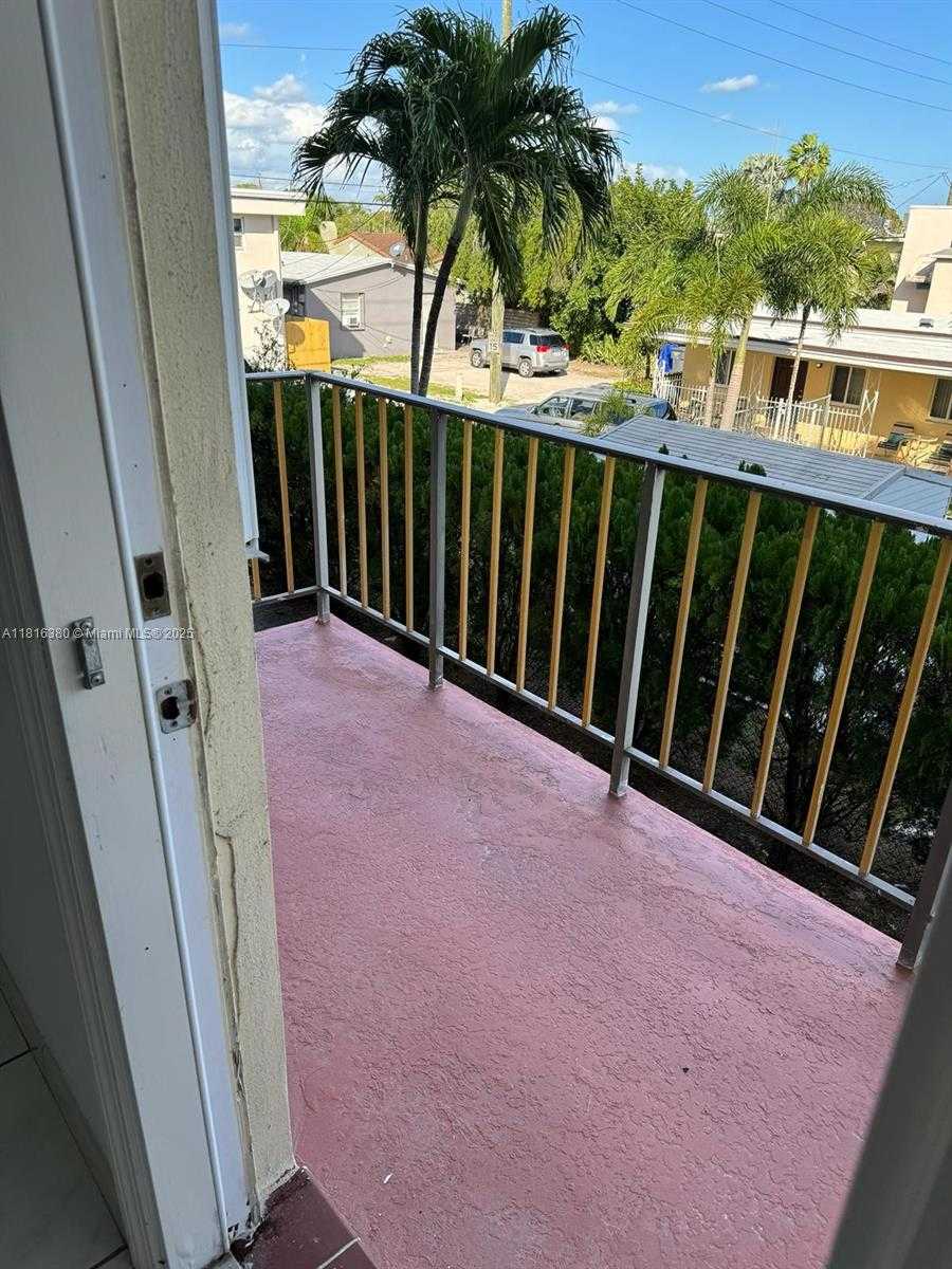 Small Image of 1747 RODMAN ST #203, Hollywood Number 11