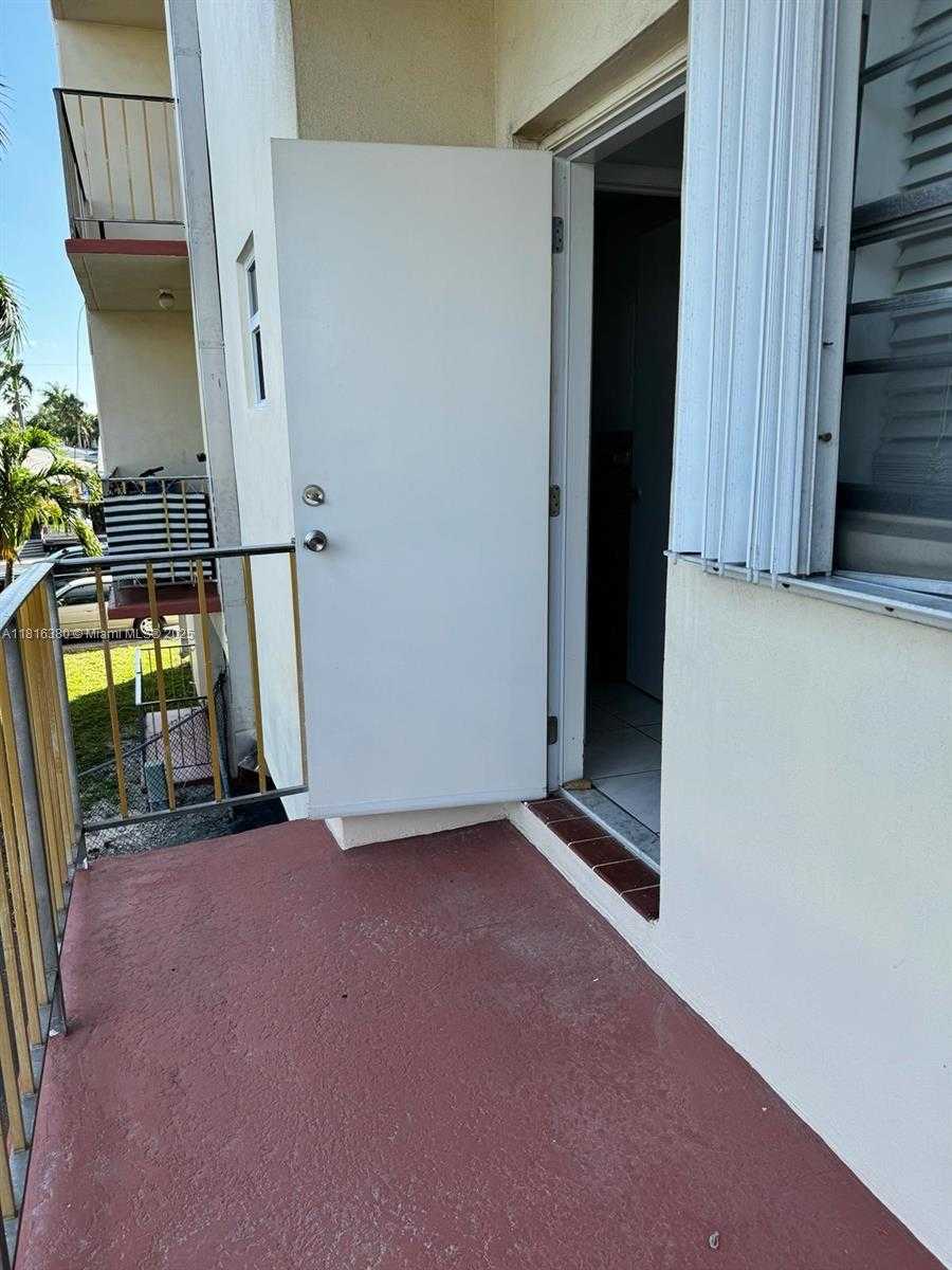 Small Image of 1747 RODMAN ST #203, Hollywood Number 12
