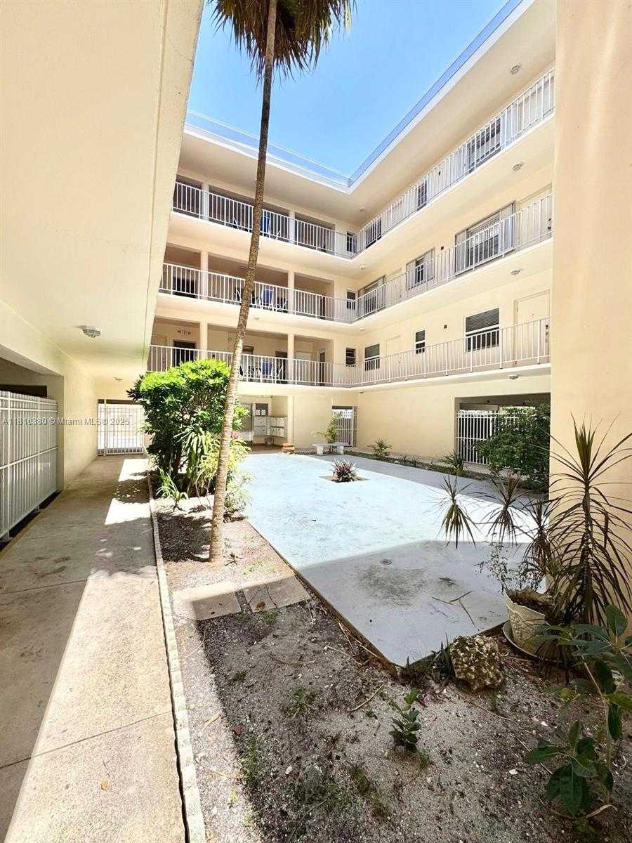 Small Image of 1747 RODMAN ST #203, Hollywood Number 13