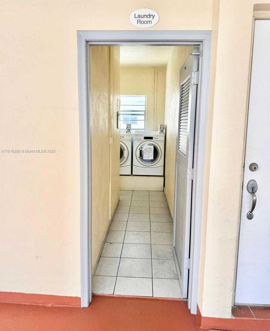 Small Image of 1747 RODMAN ST #203, Hollywood Number 14