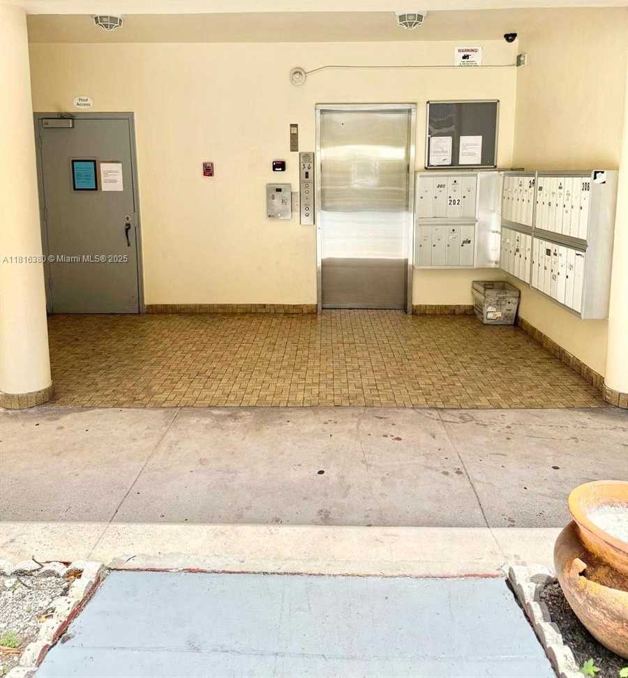 Small Image of 1747 RODMAN ST #203, Hollywood Number 15