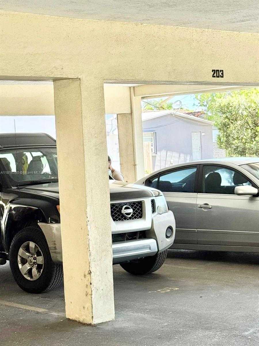 Small Image of 1747 RODMAN ST #203, Hollywood Number 16