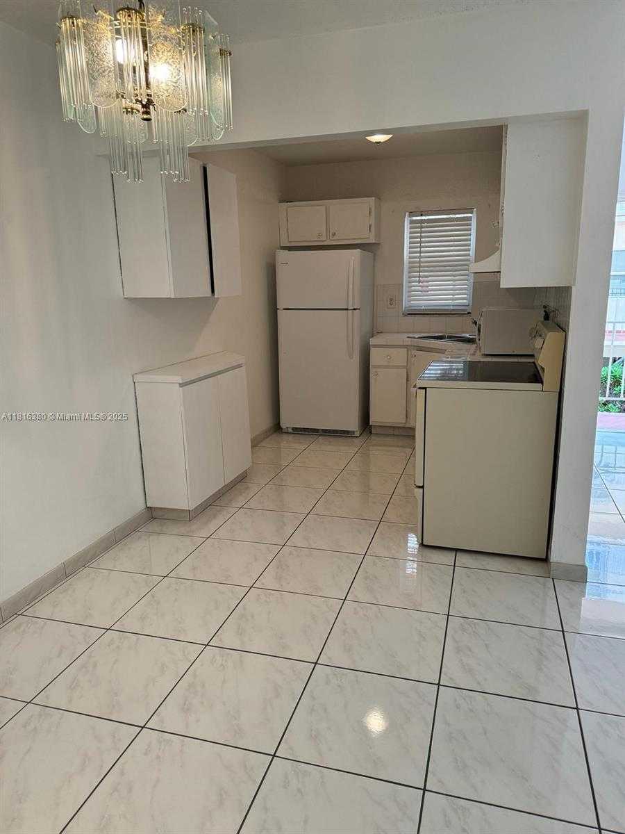 Small Image of 1747 RODMAN ST #203, Hollywood Number 4