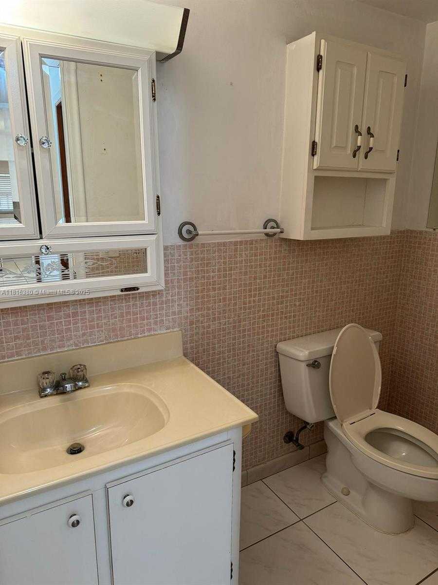 Small Image of 1747 RODMAN ST #203, Hollywood Number 7