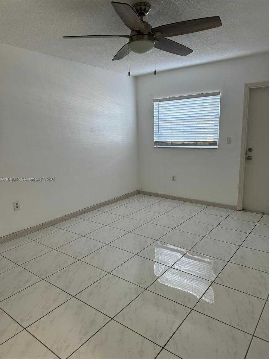 Small Image of 1747 RODMAN ST #203, Hollywood Number 8