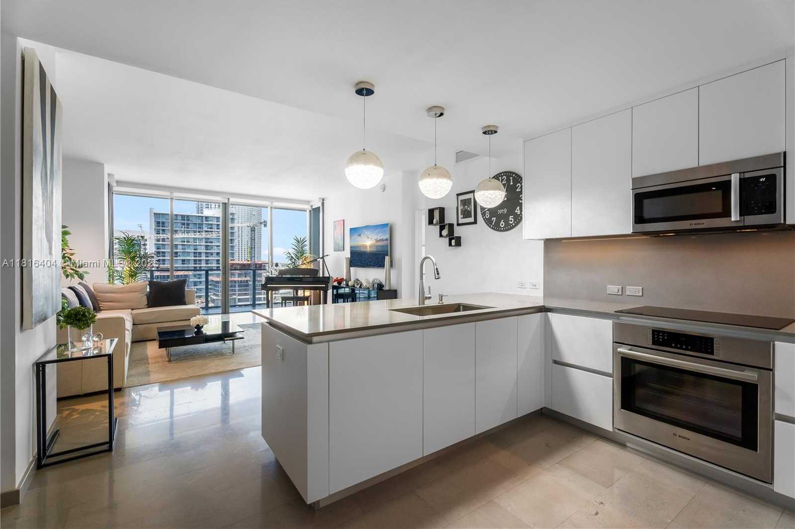 Small Image of 68 SOUTH EAST 6TH ST #1704, Miami Number 3