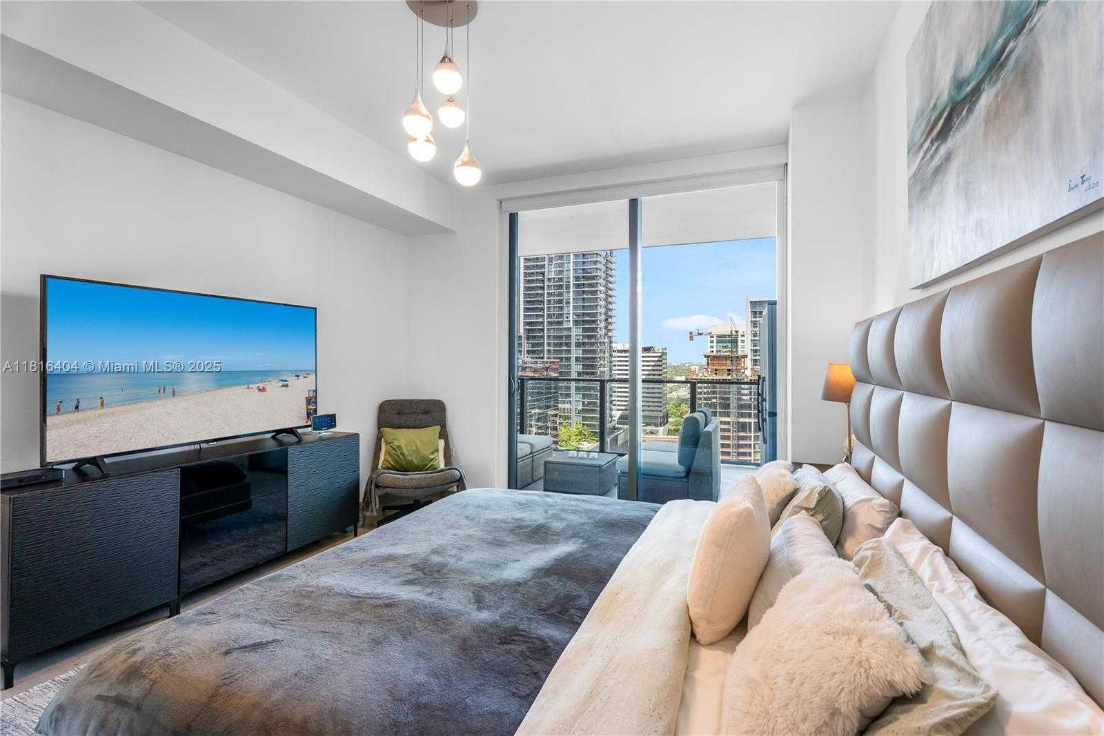 Small Image of 68 SOUTH EAST 6TH ST #1704, Miami Number 6