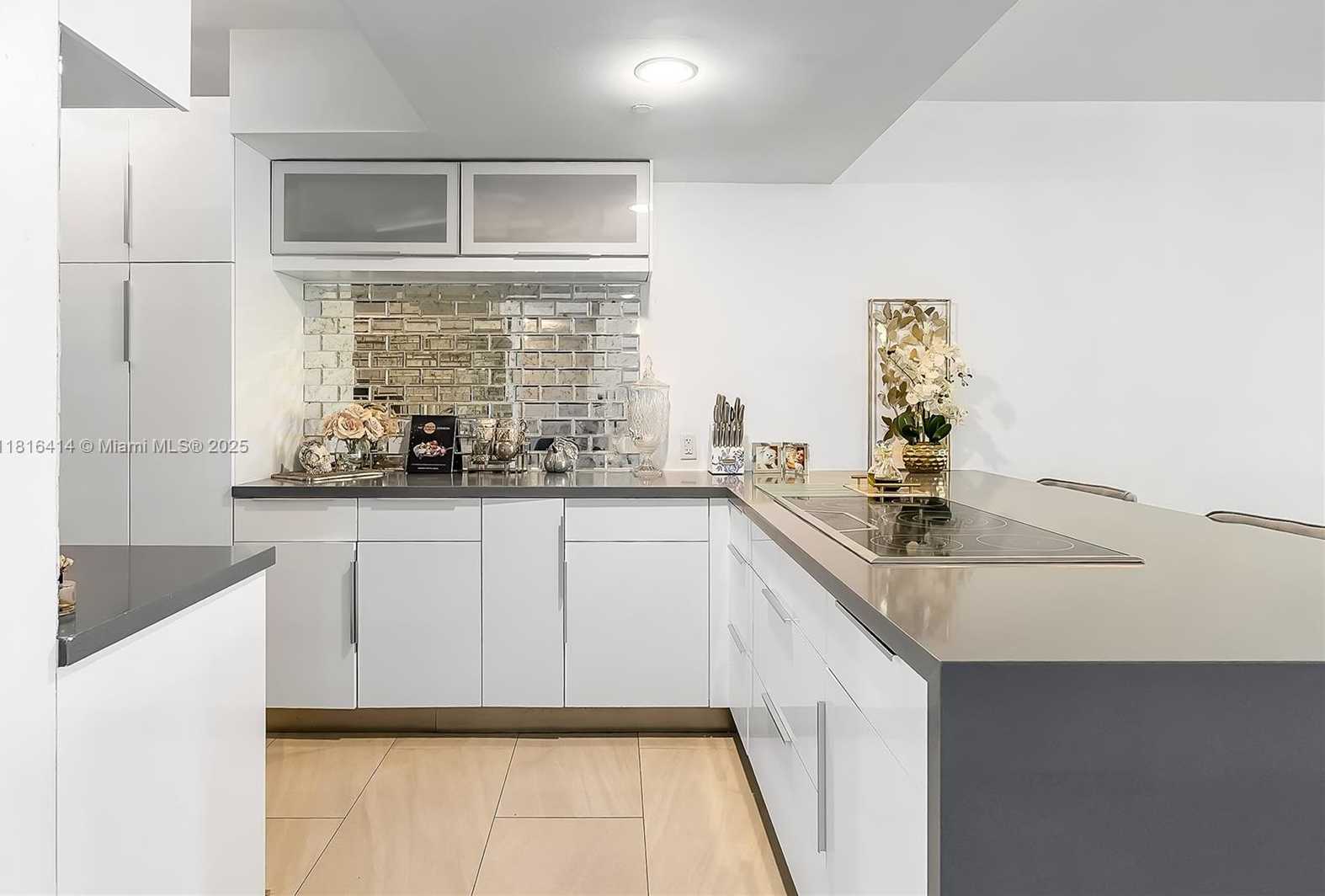 Small Image of 1800 SOUTH OCEAN DR #2208, Hallandale Beach Number 9