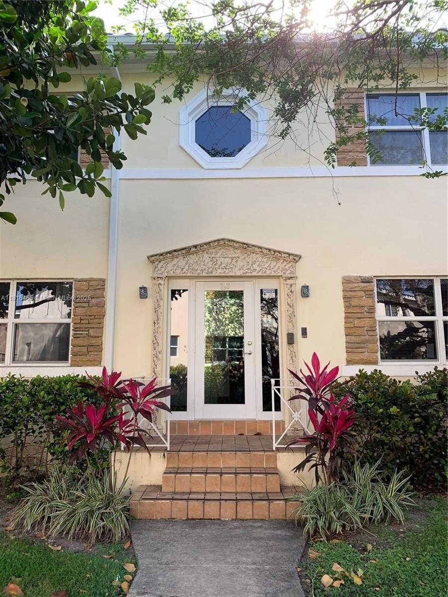 Small Image of 723 NE 91st St, Miami Shores, FL 33138, USA Number 2