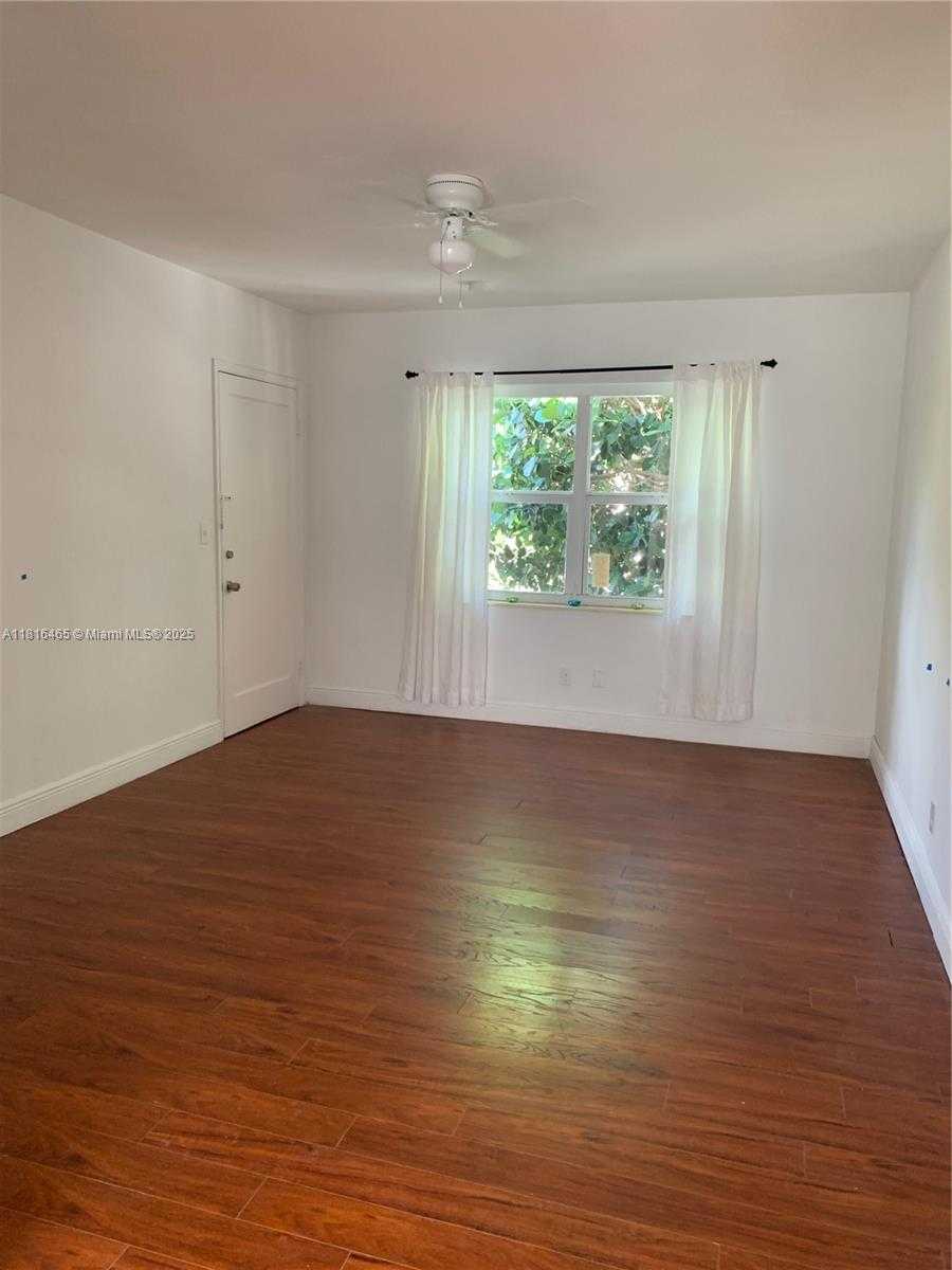 Small Image of 723 NE 91st St, Miami Shores, FL 33138, USA Number 4