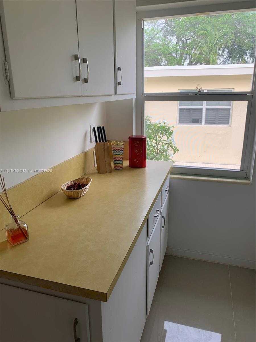 Small Image of 723 NE 91st St, Miami Shores, FL 33138, USA Number 8