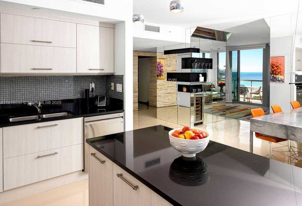 Small Image of 101 20 #2802/2804, Miami Beach Number 7