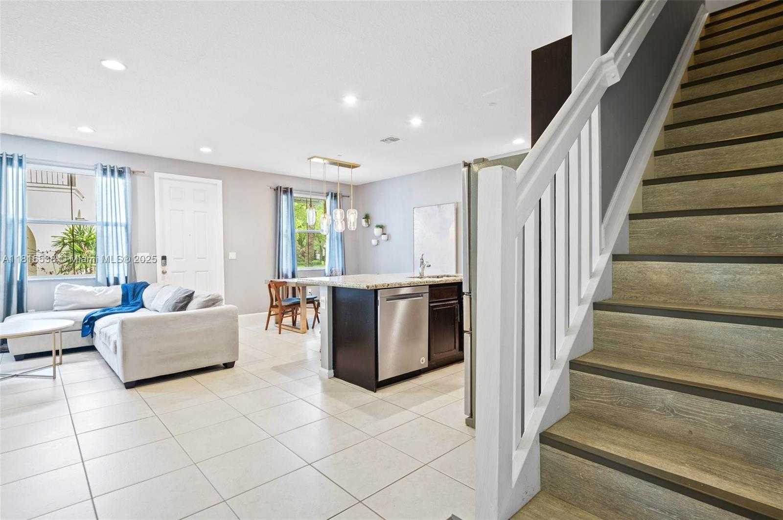Small Image of 4164 CASCADA CIR, Cooper City Number 12