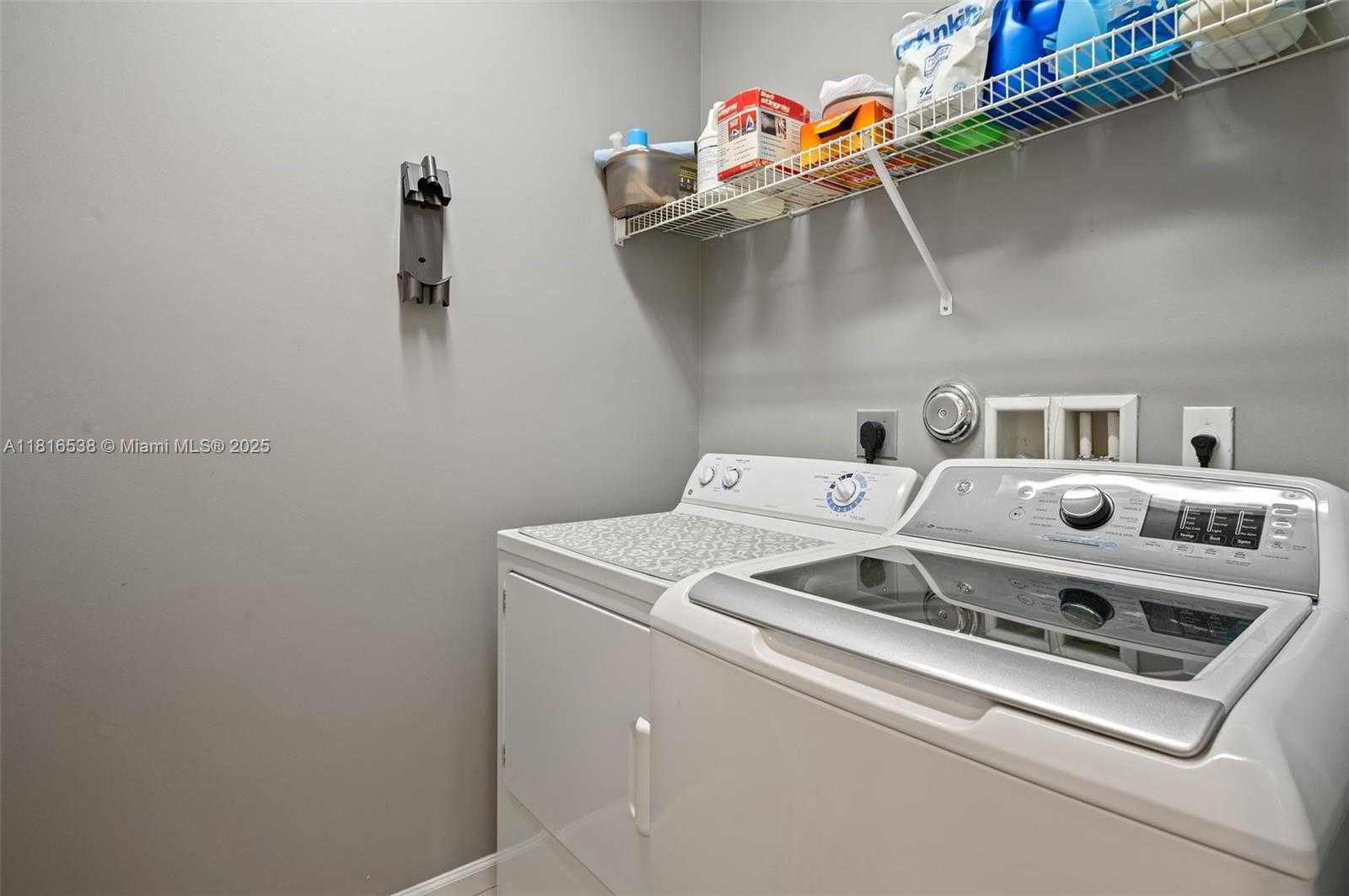 Small Image of 4164 CASCADA CIR, Cooper City Number 24