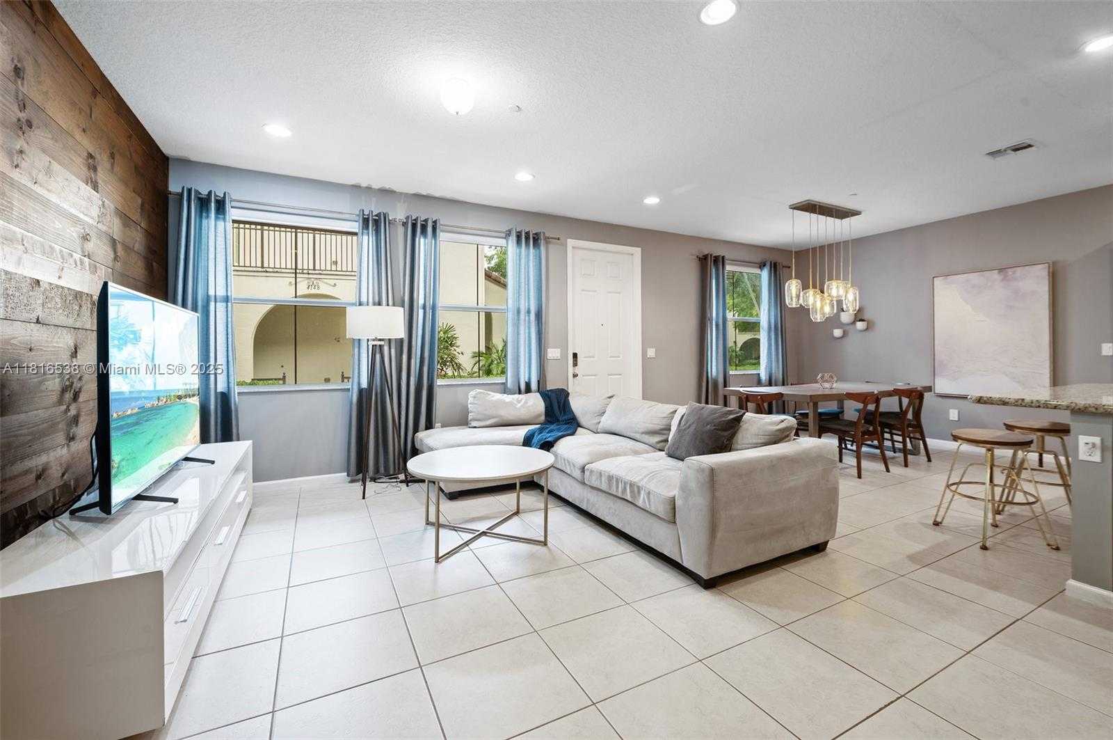 Small Image of 4164 CASCADA CIR, Cooper City Number 6
