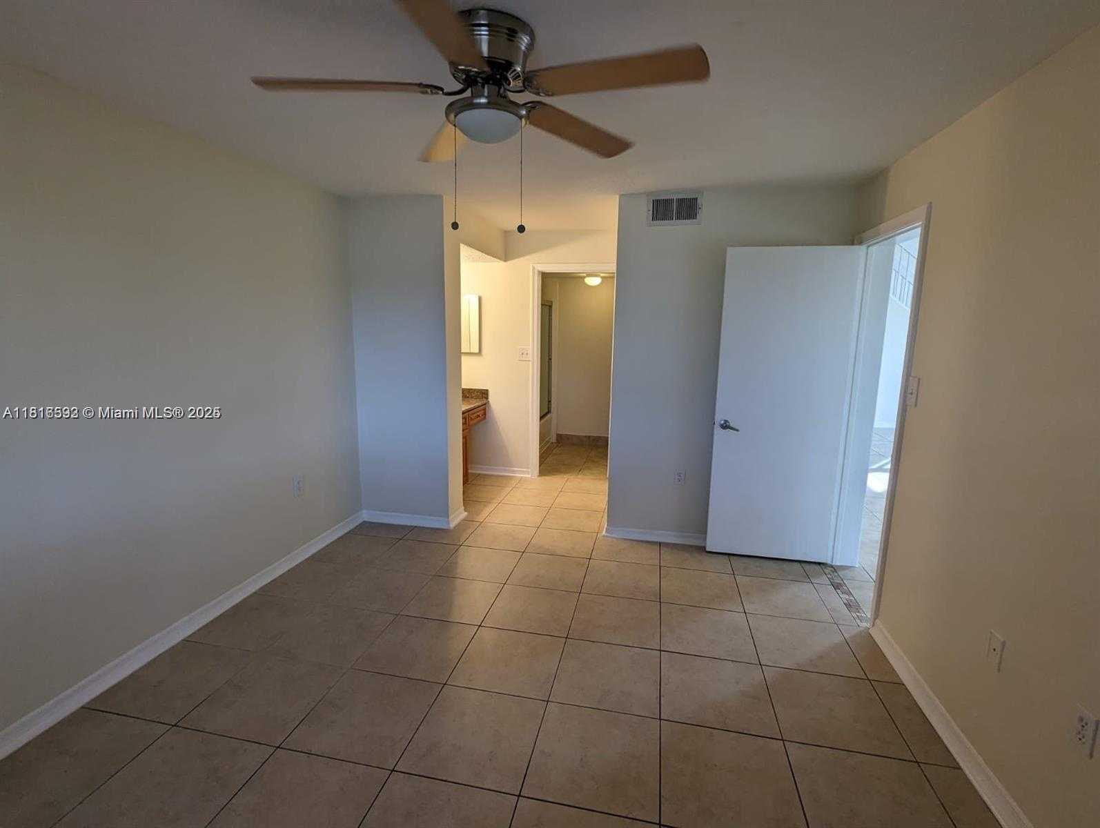 Small Image of 15201 GLENMOOR DR #15201, West Palm Beach Number 12