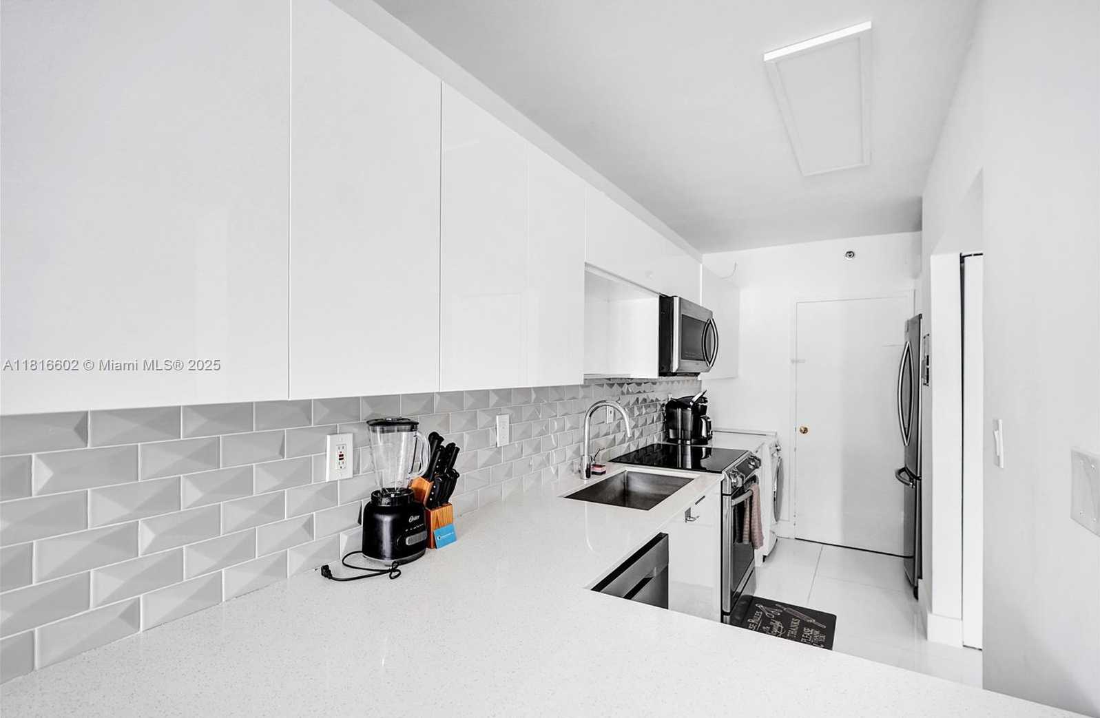 Small Image of 100 LINCOLN RD #927, Miami Beach Number 15