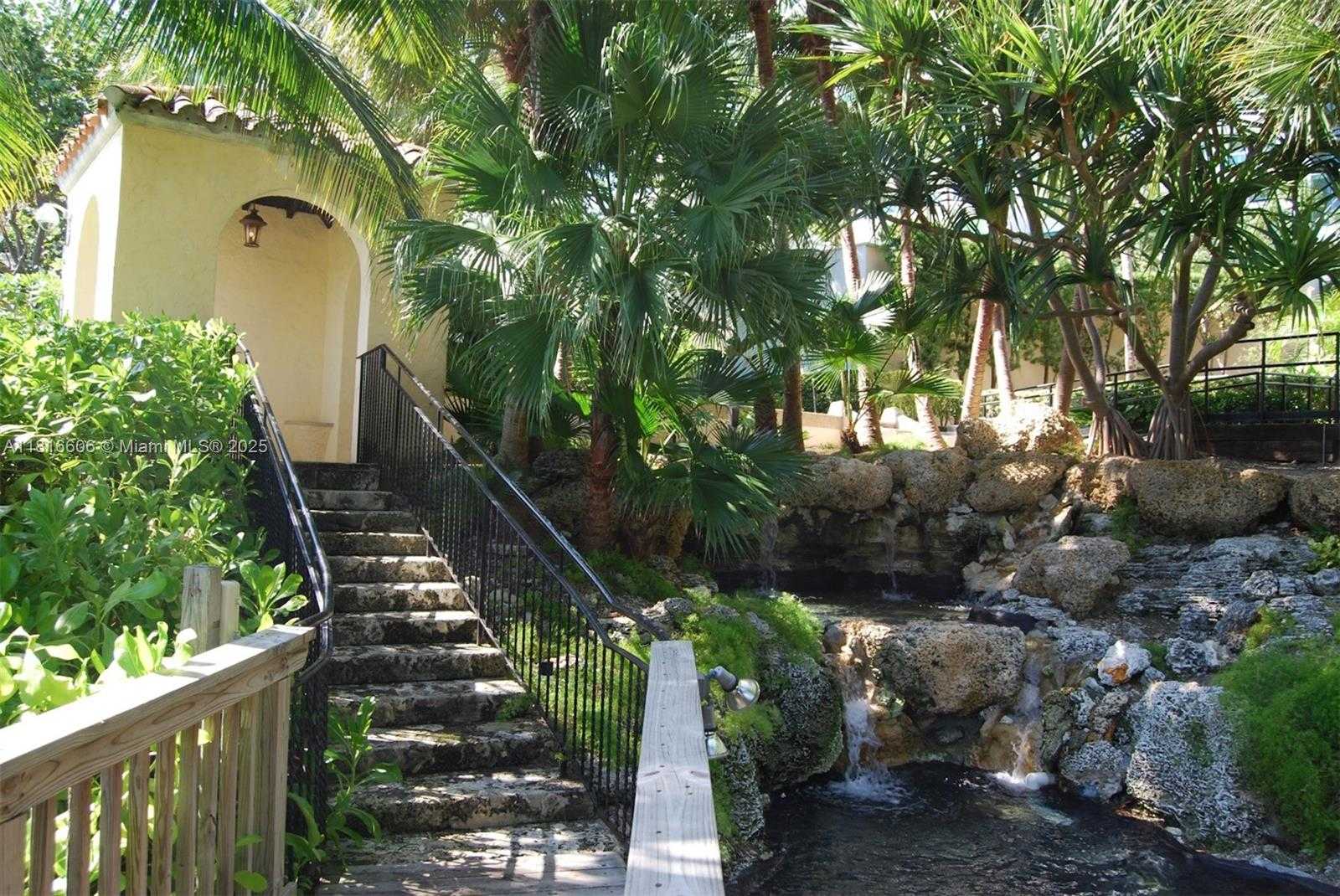 Small Image of 1643 BRICKELL AVE #1004, Miami Number 7