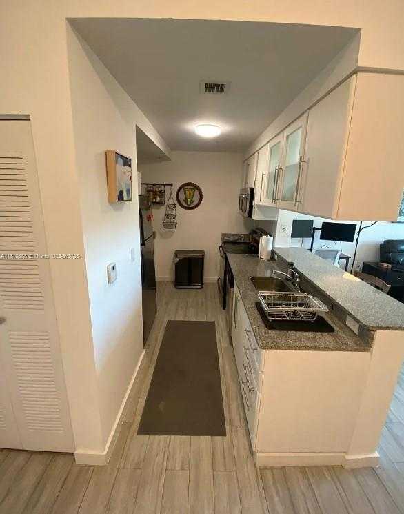 Small Image of 275 NORTH EAST 18TH ST #402, Miami Number 8