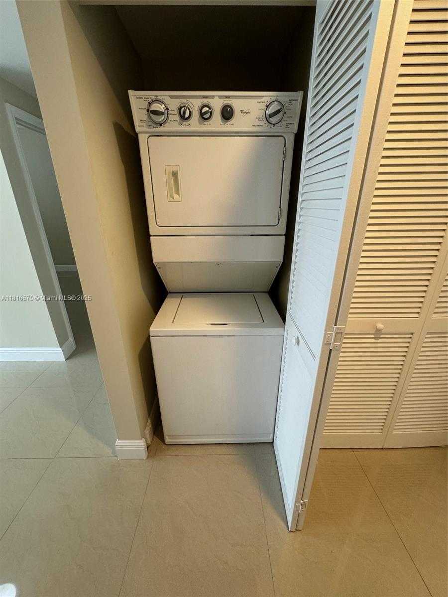 Small Image of 4100 SALZEDO ST #910, Coral Gables Number 16