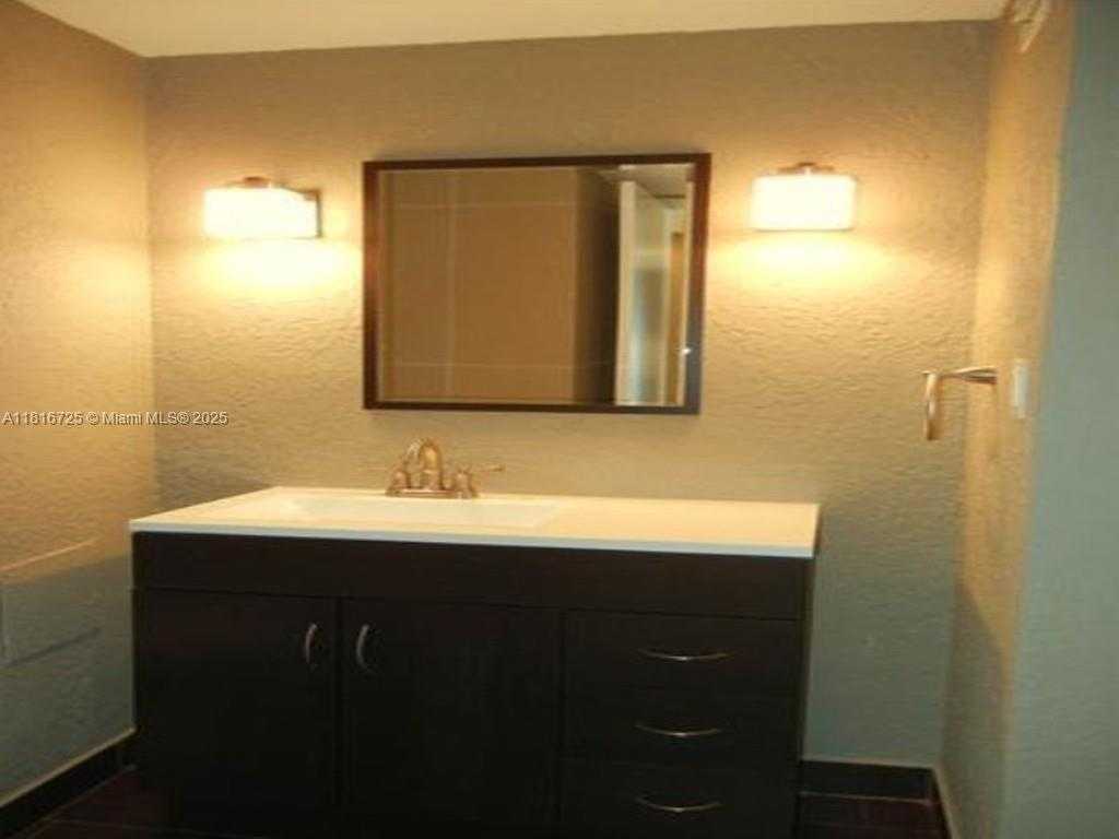 Small Image of 18051 BISCAYNE BLVD #1403, Aventura Number 13