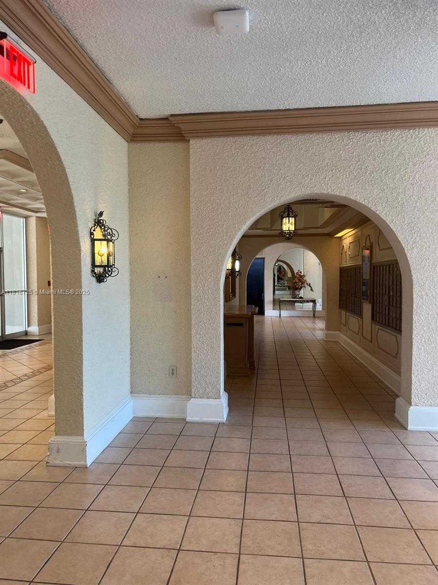 Small Image of 18051 BISCAYNE BLVD #1403, Aventura Number 29