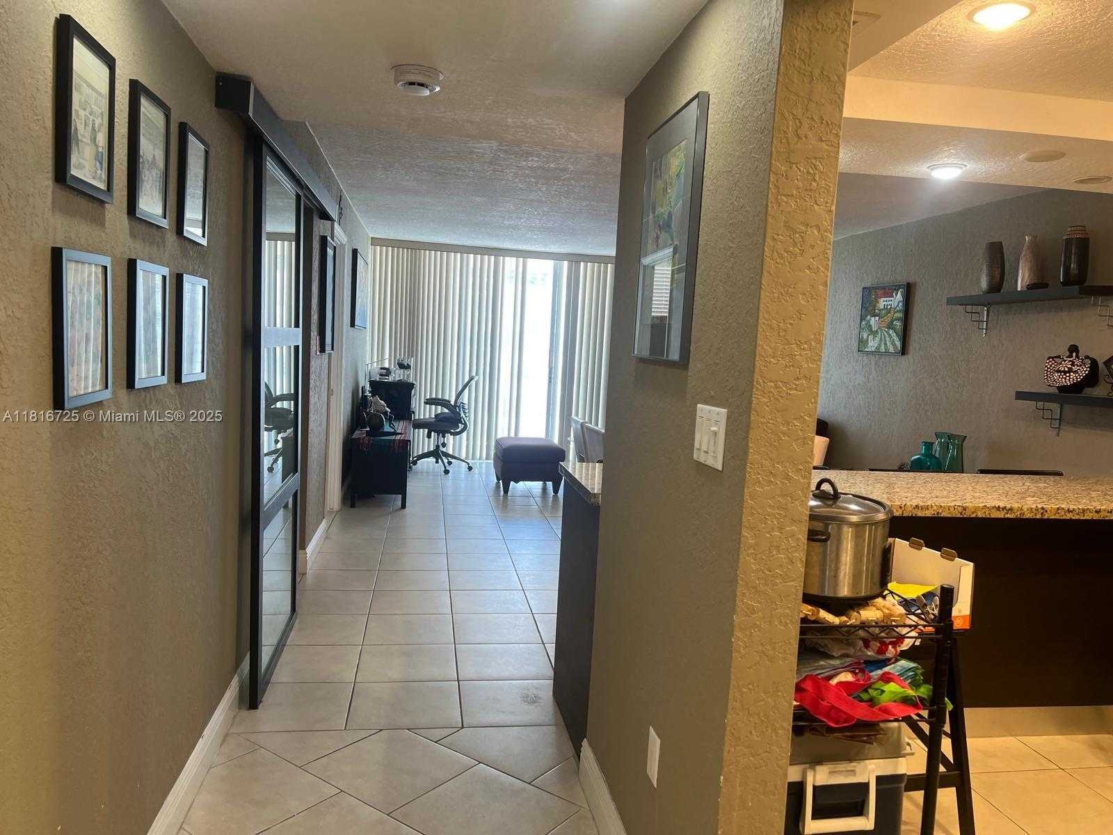 Small Image of 18051 BISCAYNE BLVD #1403, Aventura Number 31