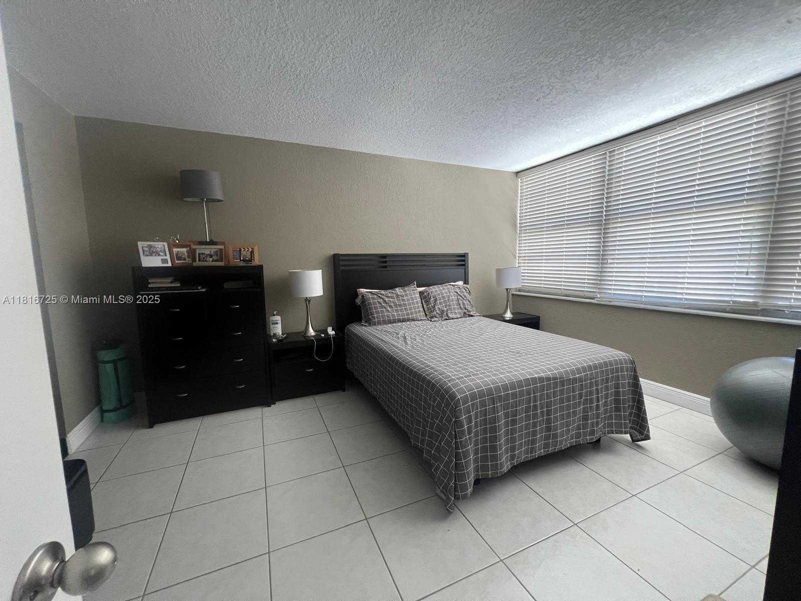 Small Image of 18051 BISCAYNE BLVD #1403, Aventura Number 42
