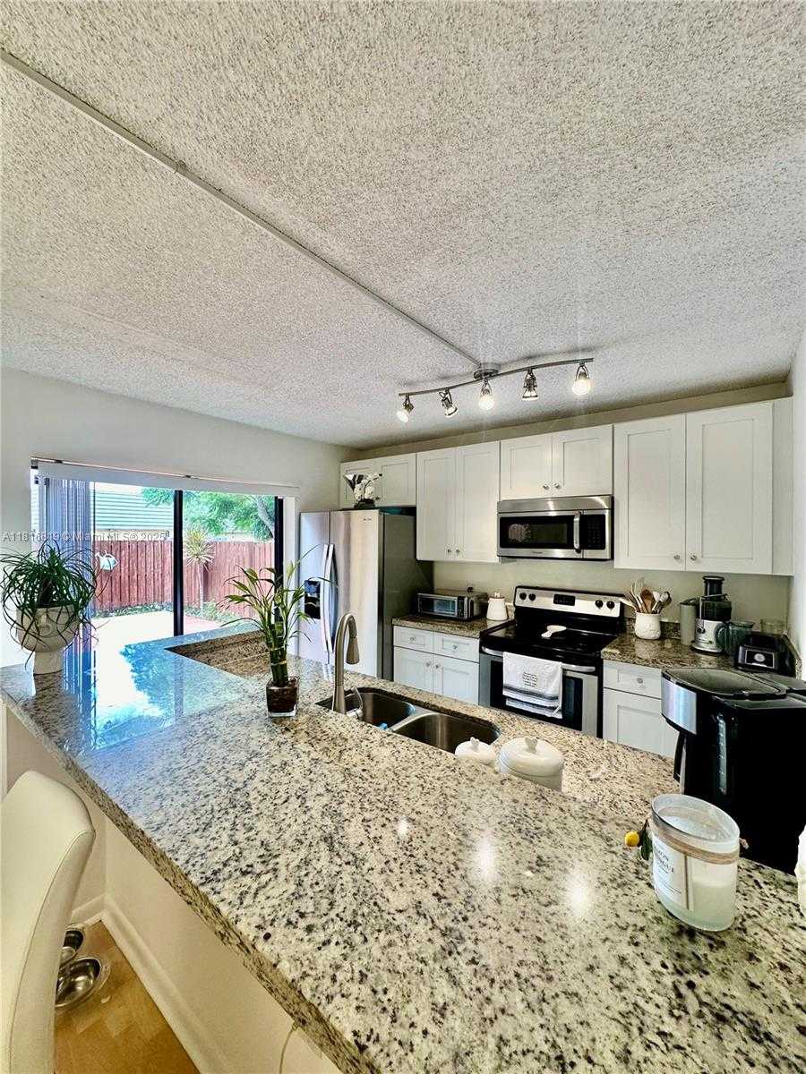 Small Image of 4306 43RD WAY, West Palm Beach Number 2