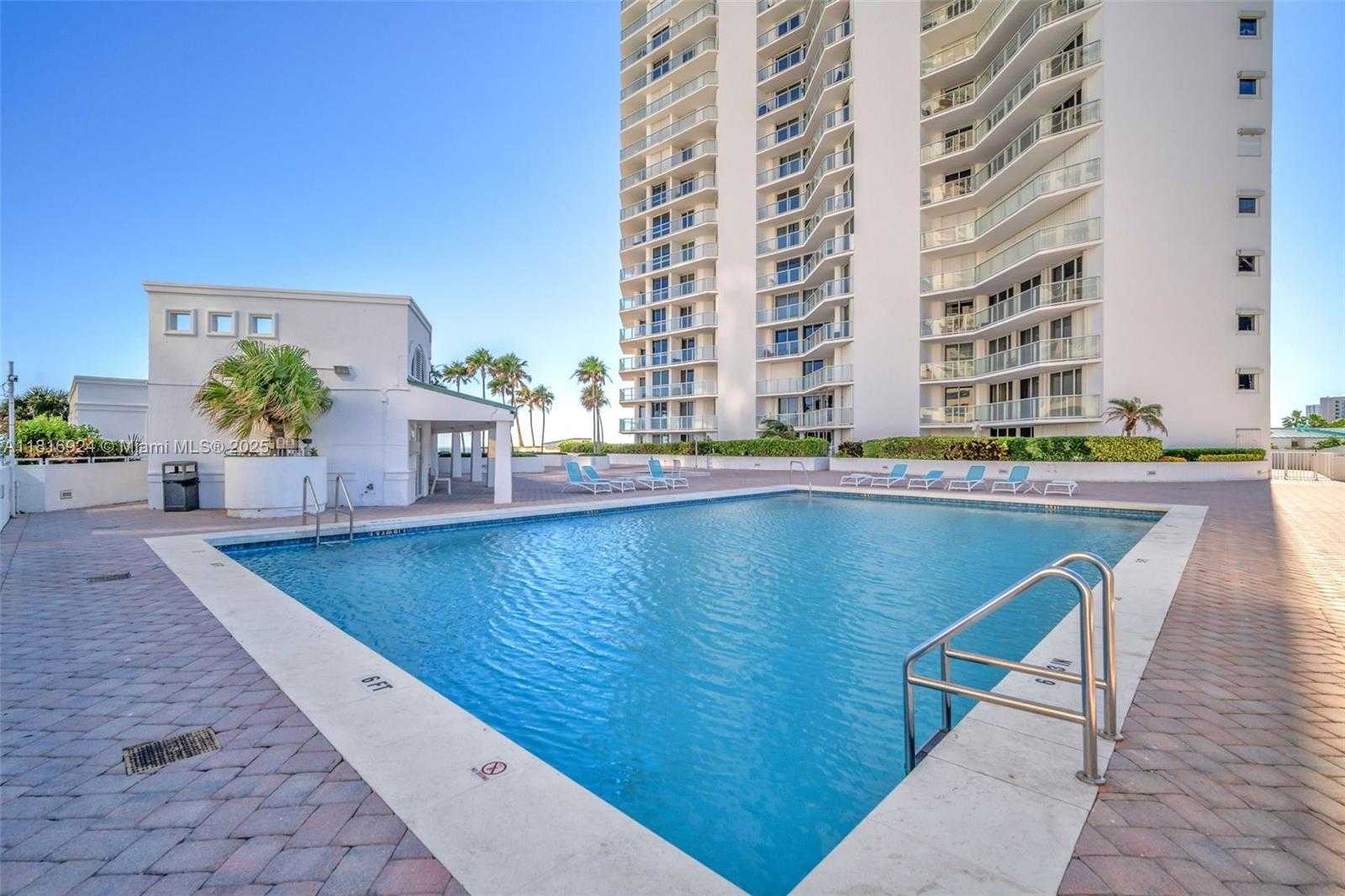 Small Image of 16445 COLLINS AVE (DIRECT OCEAN VIEW/CORNER UNIT) #1426, Sunny Isles Beach Number 22