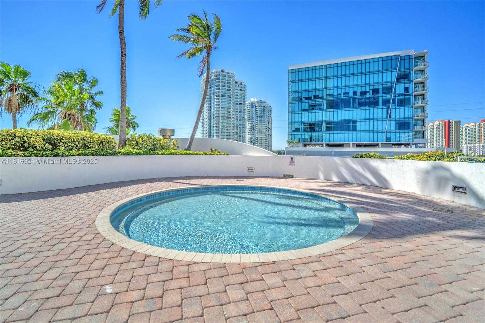Small Image of 16445 COLLINS AVE (DIRECT OCEAN VIEW/CORNER UNIT) #1426, Sunny Isles Beach Number 23
